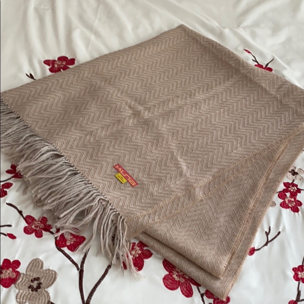 Kuna baby alpaca shawl